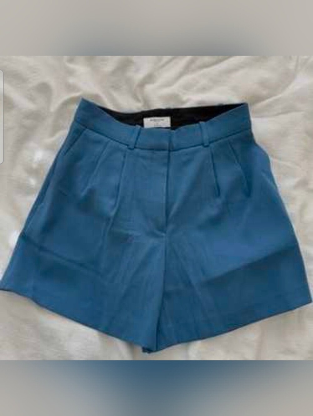 Aritzia Babaton Pleated Short, Size 8